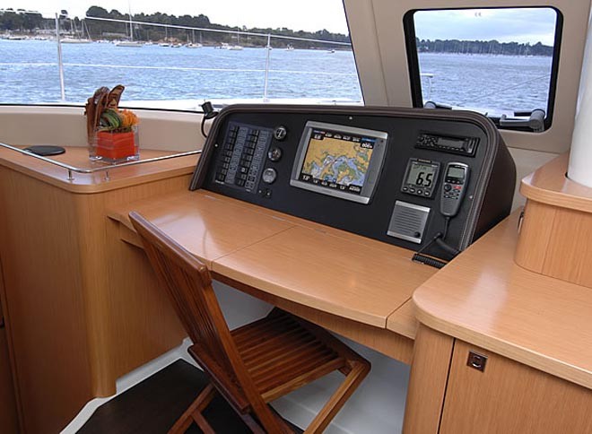 Salina 48 Evolution nav station ©  SW